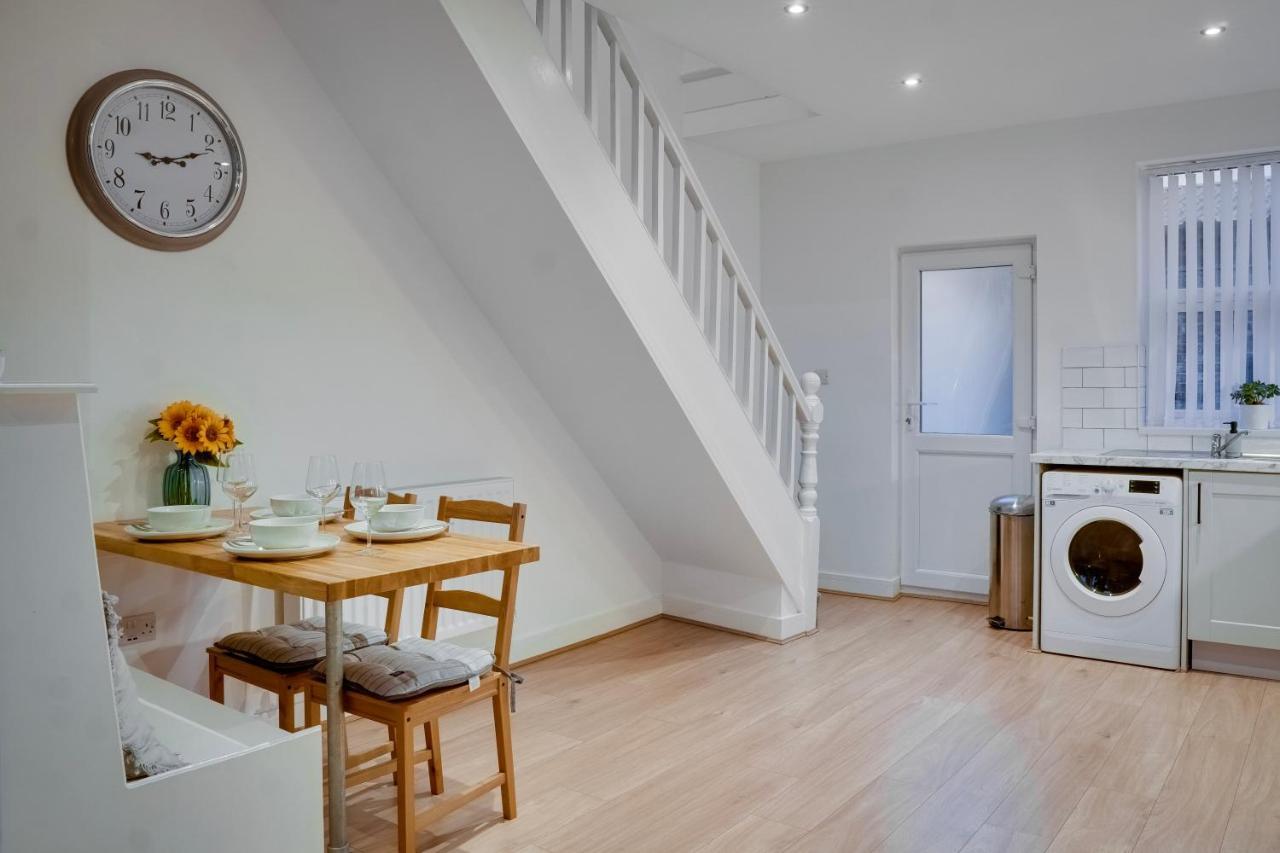 Birkenhead - 2 Bedroom House المظهر الخارجي الصورة